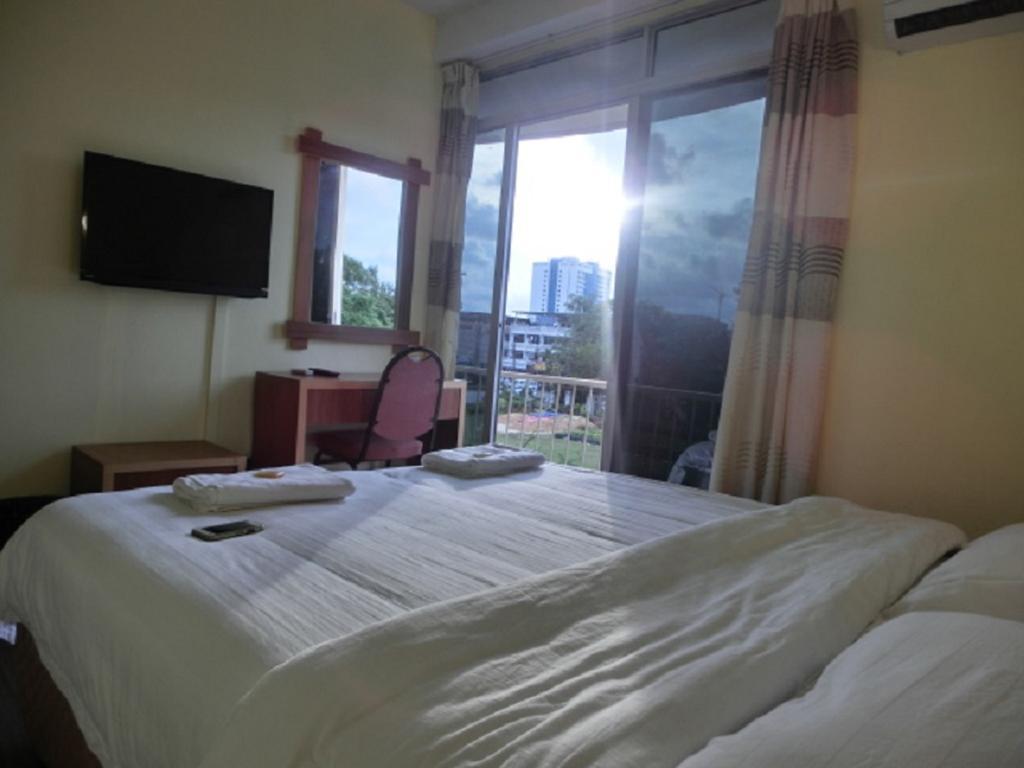 The Garden Inn Miri Habitación foto